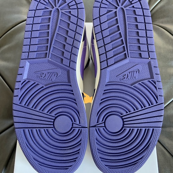 ⛔️ S O L D ⛔️ — WOMENS Jordan 1 Low Sky J Purple — size 8.5 - Picture 2 of 6